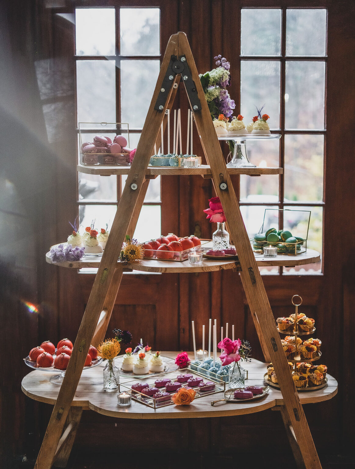 Indywidualny słodki stół na wesele